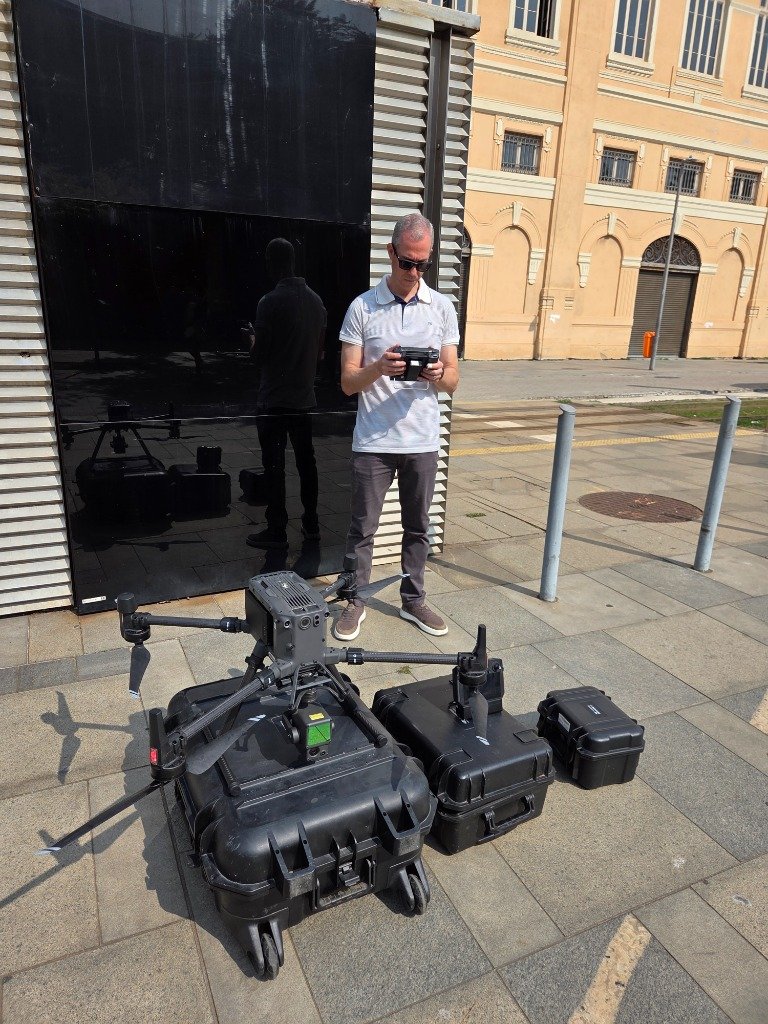 DJI Matrice drone com sensor radiométrico de alta precisão